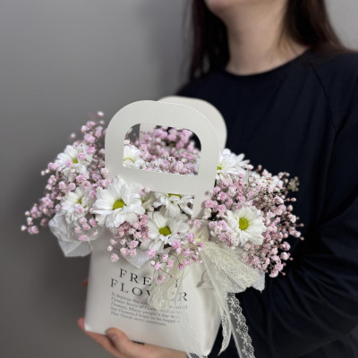 Сумочка с хризантемой ромашкой и гипсофилой Арт 13714