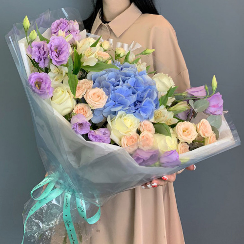 Большой букет с гортензией, эустомой и кустовыми розами арт. 66669