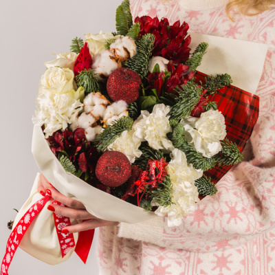 Букет Новогодний с пихтой нобилис, розами и хлопком N 72252
