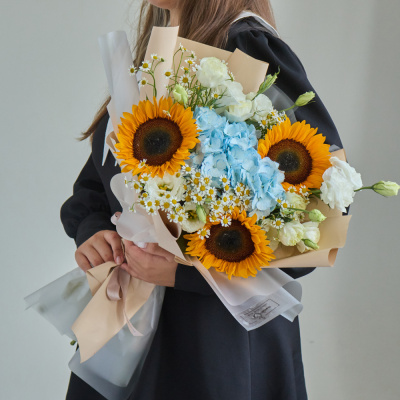 Букет школьный с подсолнухами и гортензией N 84603