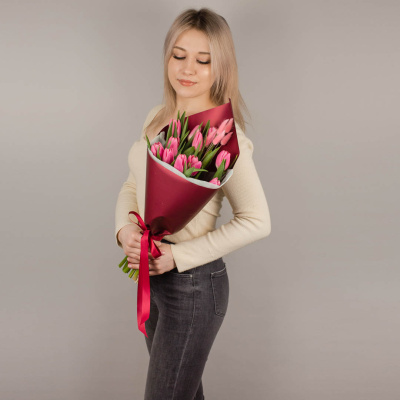 Букет 11 розовых тюльпанов с лагурусом 46462