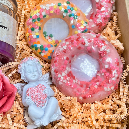 Подарочный набор "Романтика" с пончиками-бомбочками для ванны, аромасвечой, мылом ручной работы арт. 46440