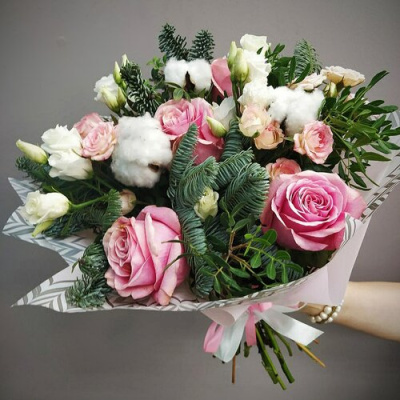Букет "Морозное утро" из розы эквадор, эустомы, нобилиса и хлопка N 25909