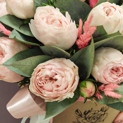 Коробка с пионовидными розами в нежных тонах "Для тебя" N 45004