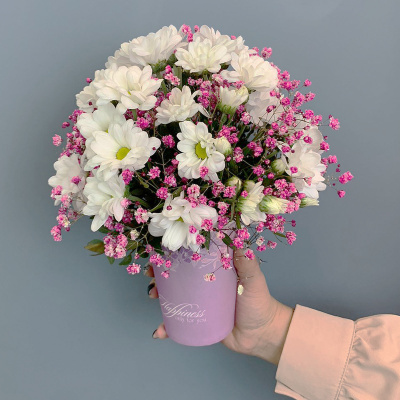 Стаканчик с хризантемой и розовой гипсофилой N 66995-Р