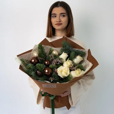 Букет из нобилиса и белых роз "Горячий шоколад" N 91149