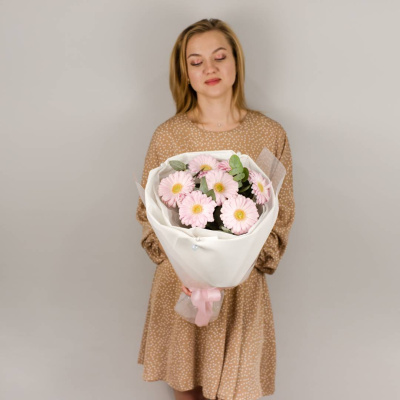 Букет из мини гербер с эвкалиптом N 50479