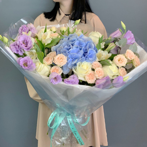 Большой букет с гортензией, эустомой и кустовыми розами арт. 66669