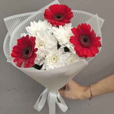 Букет "Школьник" из кустовой хризантемы и гермини. N 6957