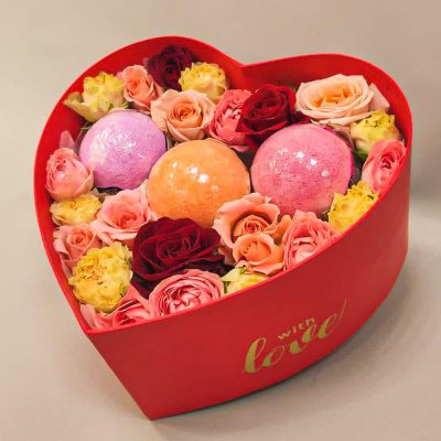 Сердце с цветами и бомбочками для ванны 45458