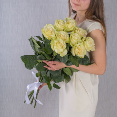 Букет из 9 крупных Белых роз Эквадор 60 см 36401