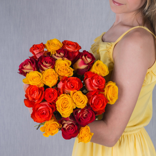 Букет из 25 эквадорских роз 40 см Оранжевый микс арт. 7310