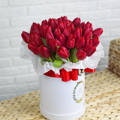 Коробка с тюльпанами 41 шт. (красный) 46096 Коробка с тюльпанами 41 шт. (красный) 46096