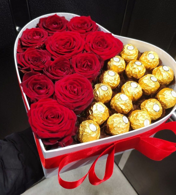 Валентинка "Ферерро" из Эквадорских роз.N 27723