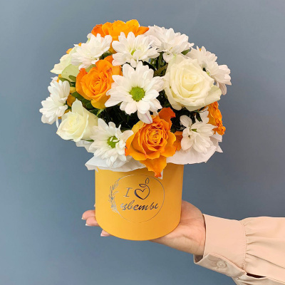 Коробка с розами и кустовой хризантемой N 66994