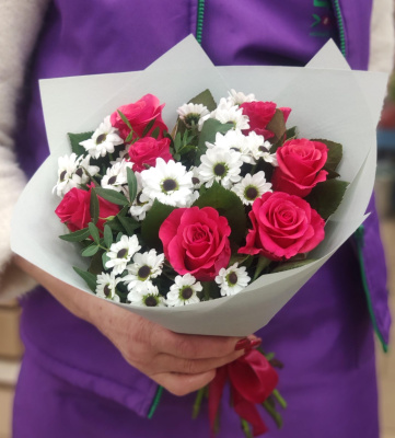 Букет "Любимый ребенок" из кустовой хризантемы и розы кения. N 7131