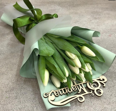 Букет из 15 белых тюльпанов 28405 (УПАКОВКА???)