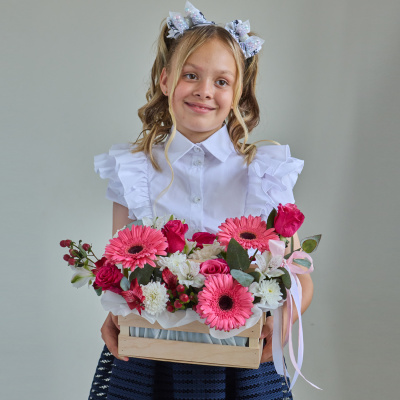 Ящик с герберами школьный N 84611